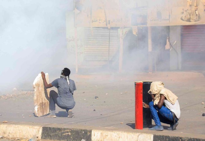Sudan’daki Protestolarda Bir Polis Hayatını Kaybetti