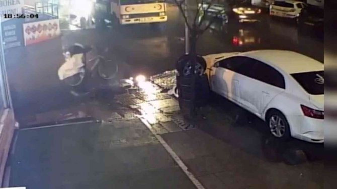 Sultangazi’de Bisiklet Hırsızlığı Kamerada