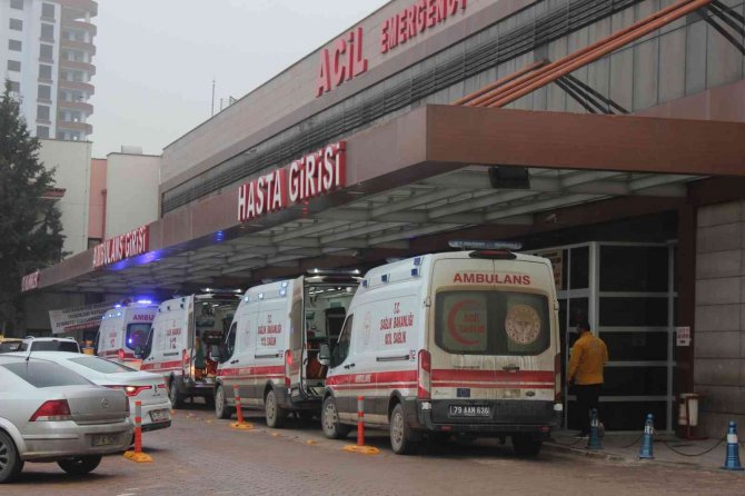 Türkiye’ye Kaçak Geçiş Yapmak İsteyen 2 Kişi Mayına Bastı