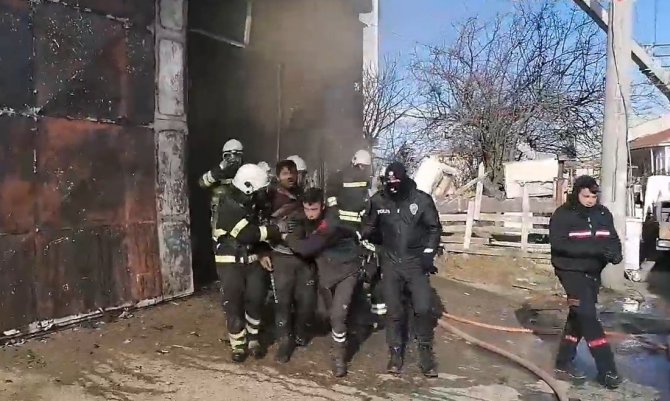 Çorlu’da Geri Dönüşüm Deposundaki Yangında Can Pazarı: 2 Yaralı
