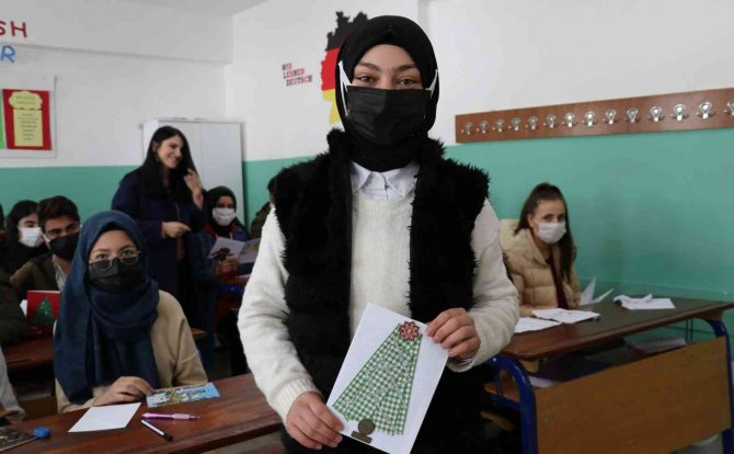 Teknolojiye İnat Mektupla Sınırları Aştılar