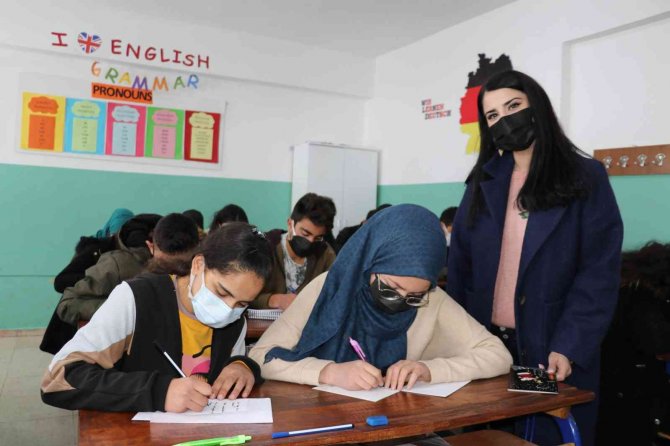 Teknolojiye İnat Mektupla Sınırları Aştılar