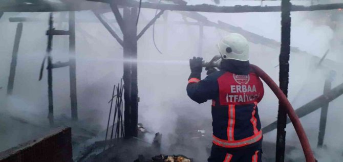 Evi Yanan Komşusuna Yardım Etmek İsterken Canından Oldu