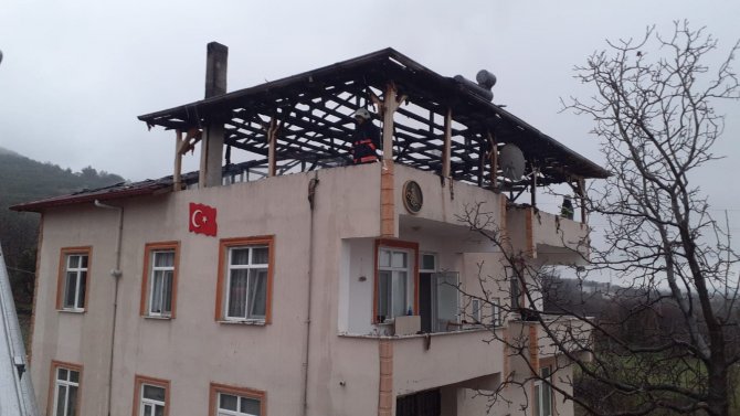 Evi Yanan Komşusuna Yardım Etmek İsterken Canından Oldu