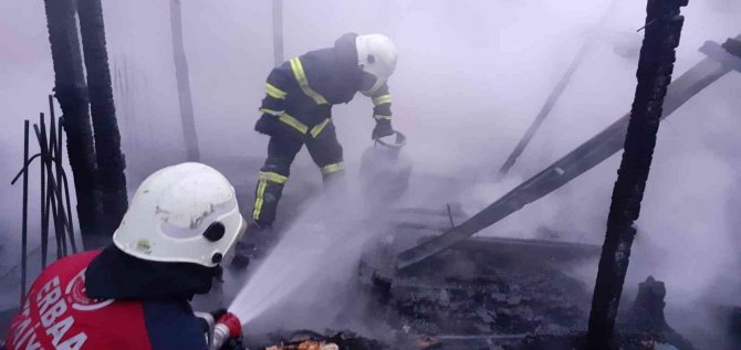 Evi Yanan Komşusuna Yardım Etmek İsterken Canından Oldu