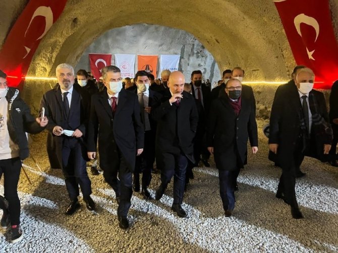 Bakan Karaismailoğlu: “Artık Tünelin Ucunda Işığı Gördük”