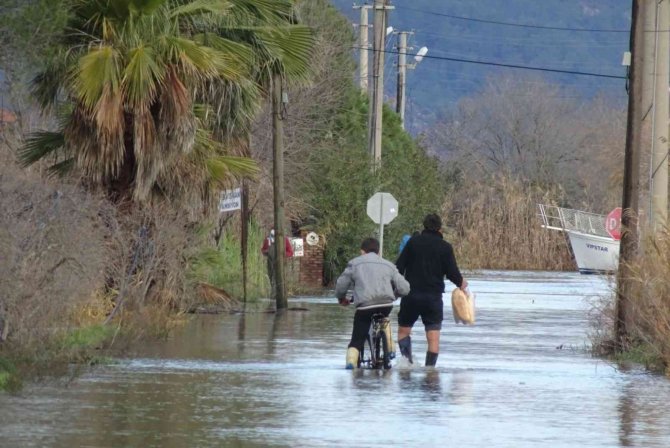 Dalyan’ı Su Bastı, Vatandaşlar Zor Anlar Yaşadı