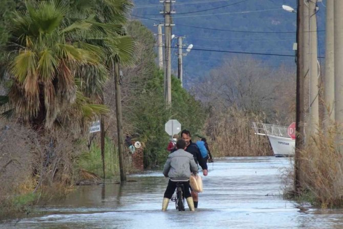 Dalyan’ı Su Bastı, Vatandaşlar Zor Anlar Yaşadı