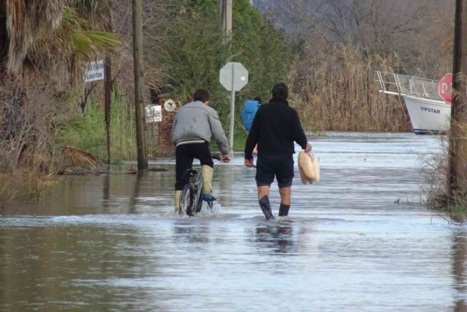Dalyan’ı Su Bastı, Vatandaşlar Zor Anlar Yaşadı