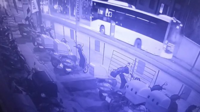 Üsküdar’da İ̇ett Otobüsü Şoförü Direksiyon Başında Fenalaştı