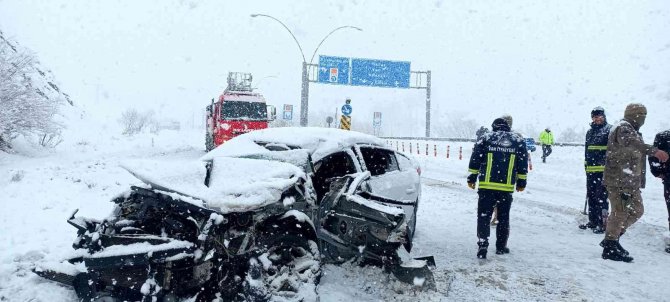 Van’da Kar Yağışı Trafik Kazalarına Neden Oldu