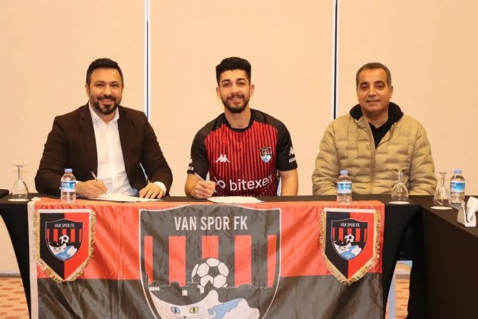 Vanspor 2 Futbolcuyla Sözleşme İmzaladı