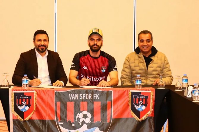 Vanspor 2 Futbolcuyla Sözleşme İmzaladı