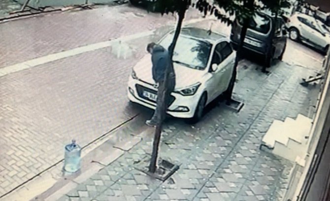 Aracının Amblemi Çalınan Vatandaş: "Aracı Çalsalar Bu Kadar Zorumuza Gitmezdi”