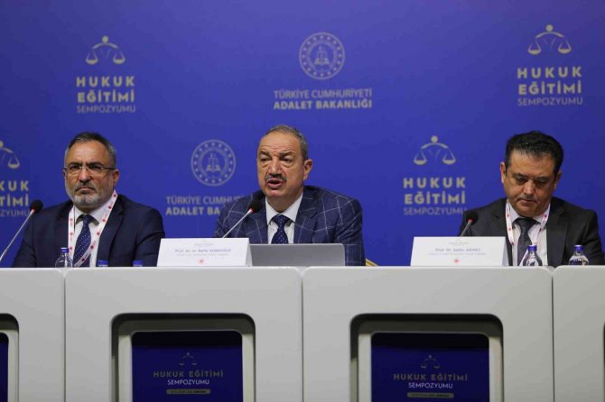 Adalet Bakanlığınca Düzenlenen Sempozyumda Hukuk Eğitimi Tüm Yönleriyle Ele Alınıyor