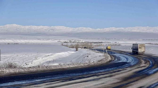 Ağrı’da 207 Köy Yolu Kar Nedeniyle Ulaşıma Kapandı
