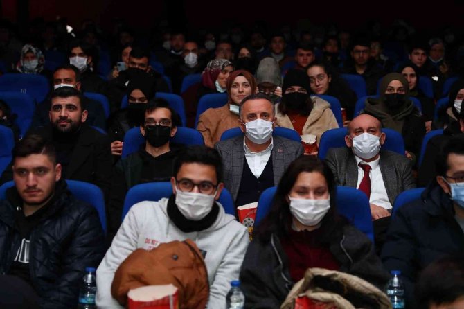Başkan Çağırıcı Gençlerle “İ̇yi Ki Varsın Eren” Filmini İzledi