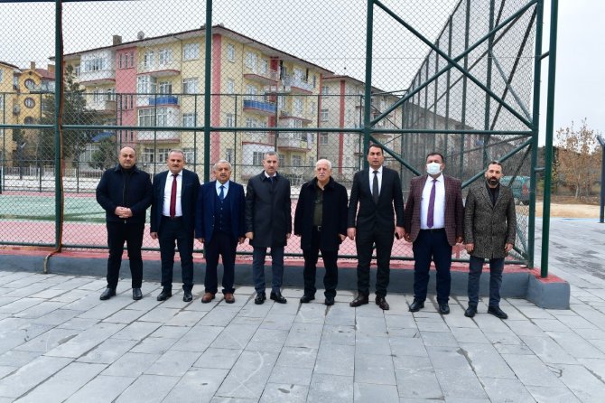 Başkan Çınar, İ̇nönü Mahallesi Spor Kompleksini İnceledi