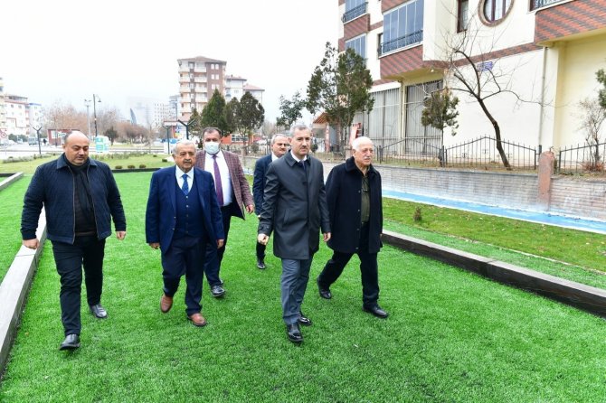 Başkan Çınar, İ̇nönü Mahallesi Spor Kompleksini İnceledi