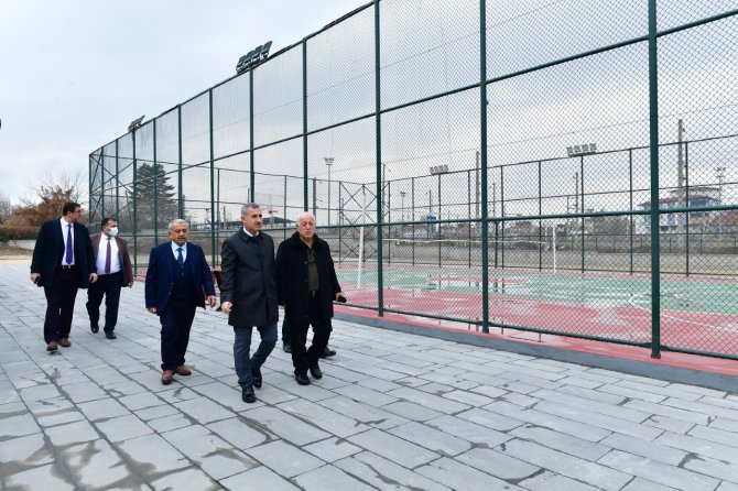 Başkan Çınar, İ̇nönü Mahallesi Spor Kompleksini İnceledi