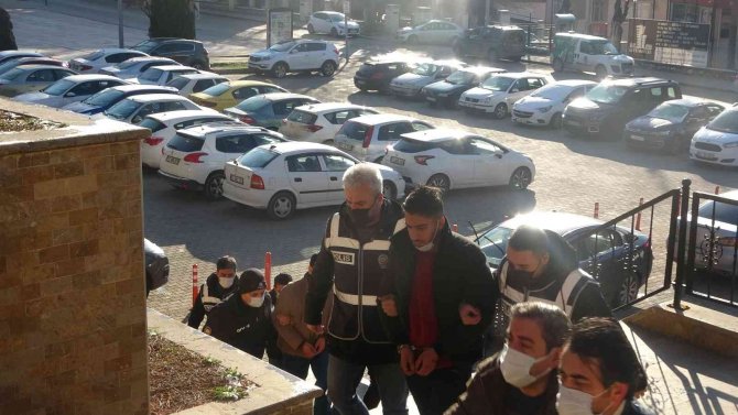 Bilecik’te Bir Kişinin Vurulmasıyla Sonuçlanan Olayın 3 Şüphelisi Adliyeye Sevk Edildi