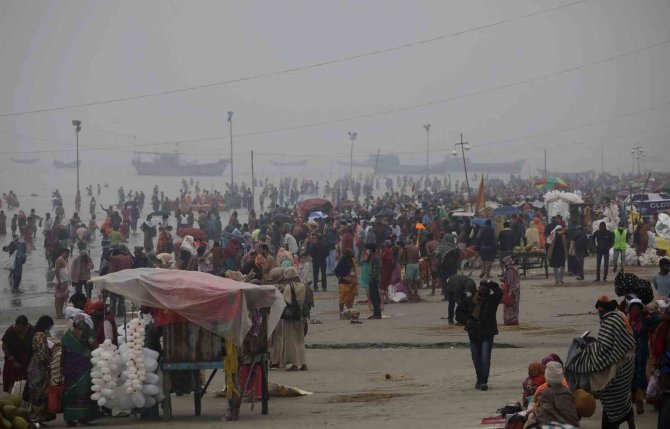 Binlerce Hindu Covid-19’a Rağmen Ganj Nehri’ne Girdi