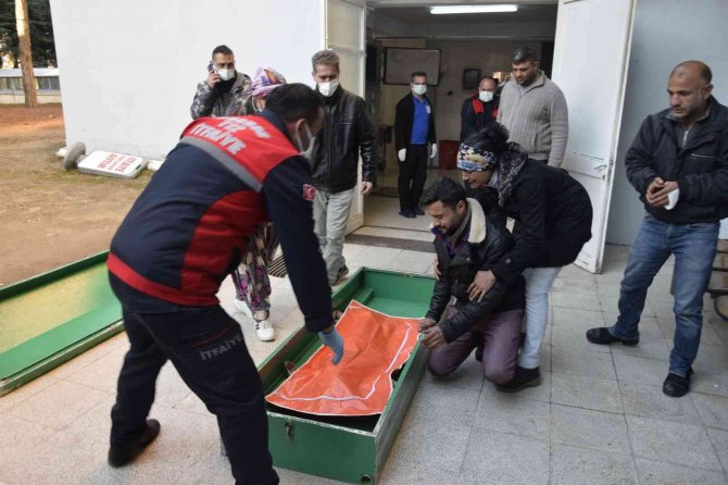 Ölümü Sonrası Annesi Ve Dayısı Tutuklanan Minik Ayşenur’un Babası, Kızının Cenazesini Feryat Ederek Aldı