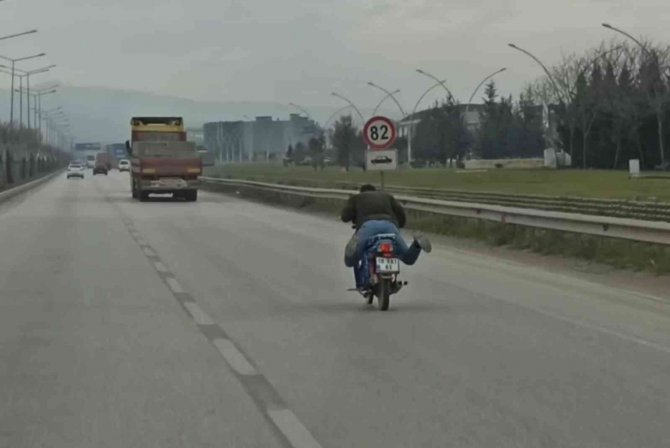 Bursa’da Trafiği Tehlikeye Sokan Motosikletliye Ceza Yağdı