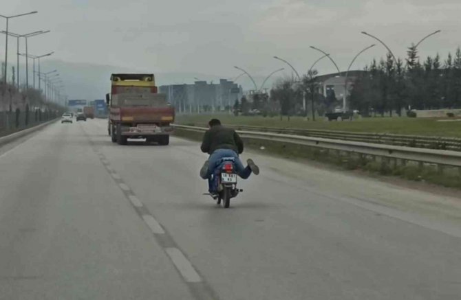 Bursa’da Trafiği Tehlikeye Sokan Motosikletliye Ceza Yağdı