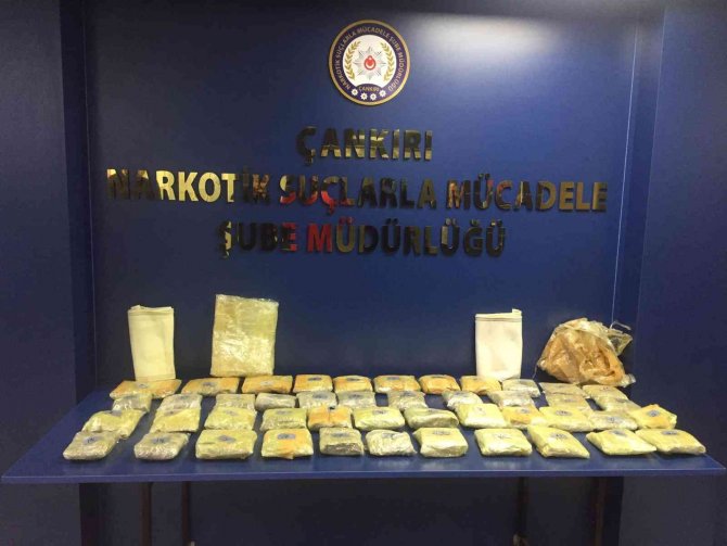 17 Kilo Eroini Beline Saran Uyuşturucu Tacirleri Yakayı Ele Verdi: 4 Gözaltı