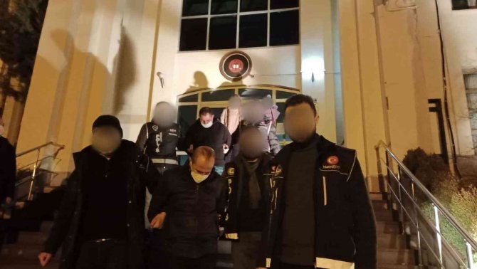 17 Kilo Eroini Beline Saran Uyuşturucu Tacirleri Yakayı Ele Verdi: 4 Gözaltı