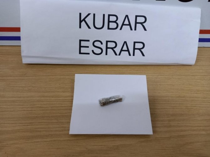 Jandarma Baskınında Silah, Tüfek Ve Uyuşturucu Ele Geçirildi