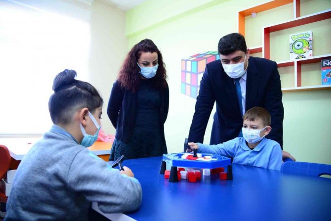 Kahramankazan Belediyesi’nden İlkokula Kütüphane, Zeka Oyunları Ve Yaşam Beceri Atölyesi