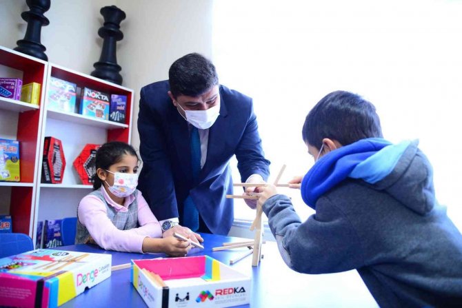 Kahramankazan Belediyesi’nden İlkokula Kütüphane, Zeka Oyunları Ve Yaşam Beceri Atölyesi