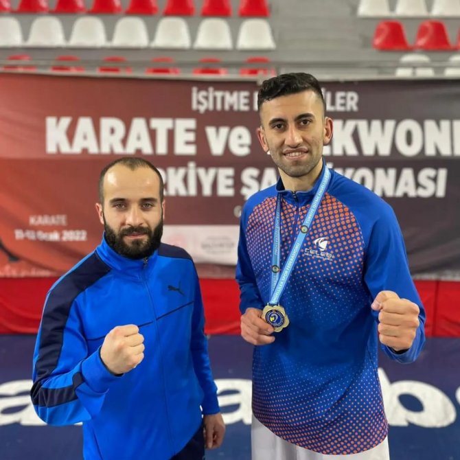Milli Karateci Kardeşler İ̇şitme Engelliler Türkiye Şampiyonası’nda Altın Madalya Kazandı