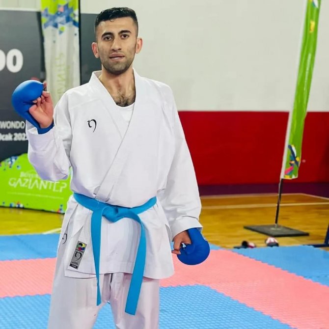 Milli Karateci Kardeşler İ̇şitme Engelliler Türkiye Şampiyonası’nda Altın Madalya Kazandı