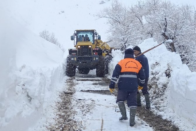 İ̇çme Suyu Kaynağının Üzerine Çığ Düştü, Şehir Susuz Kaldı