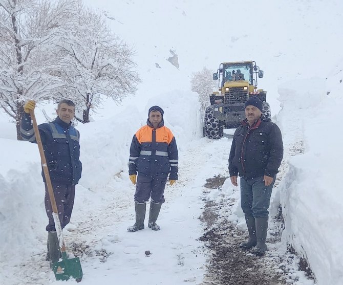 İ̇çme Suyu Kaynağının Üzerine Çığ Düştü, Şehir Susuz Kaldı