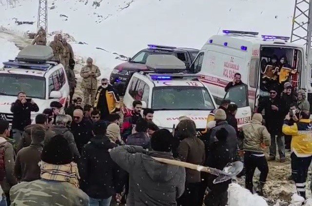 Yüksekova’da Çığ Düştü, 3 Kişi Son Anda Kurtarıldı