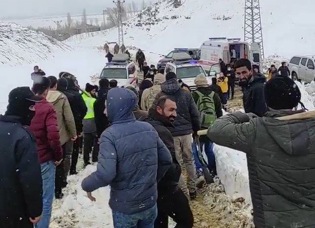 Yüksekova’da Çığ Düştü, 3 Kişi Son Anda Kurtarıldı