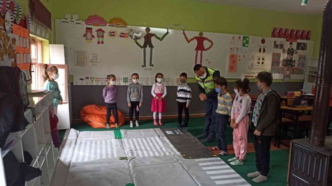 Trafik Dedektifleri Projesi Kapsamında Öğrencilere Eğitim Verildi