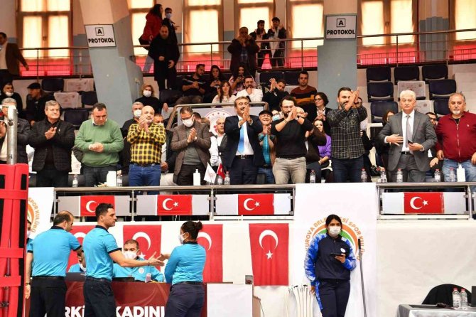 Çukurova Belediyespor Başkanı Esmen: "Bu Takım Şampiyon Olacak"