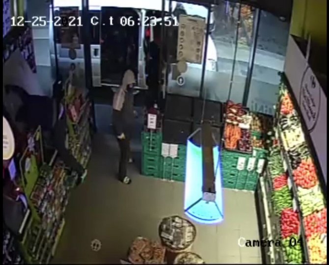 İ̇stanbul’da Hırsızlık Çetesinin Market Soygunu Kamerada: Kağıthane Polisi 3 Bin Adet Araç Sorgulayarak Yakaladı