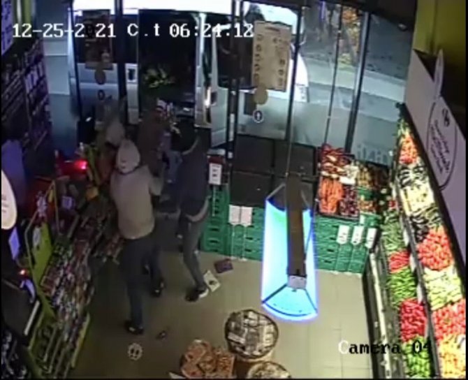 İ̇stanbul’da Hırsızlık Çetesinin Market Soygunu Kamerada: Kağıthane Polisi 3 Bin Adet Araç Sorgulayarak Yakaladı