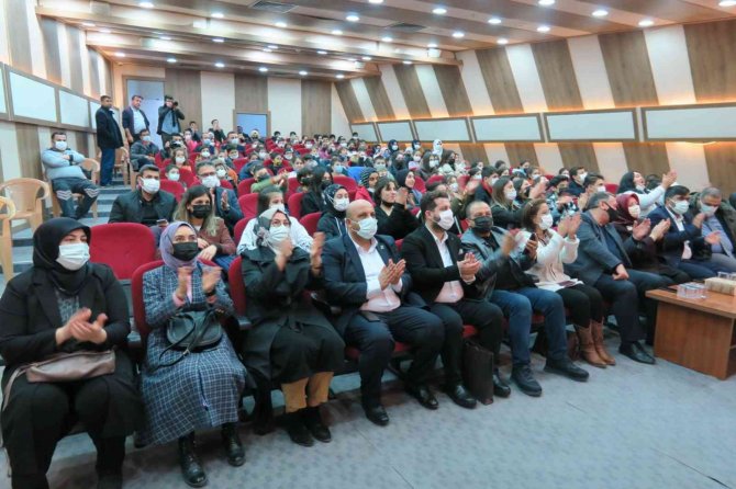 Kahramanmaraş’ta Otizmli Gençten Piyano Resitali