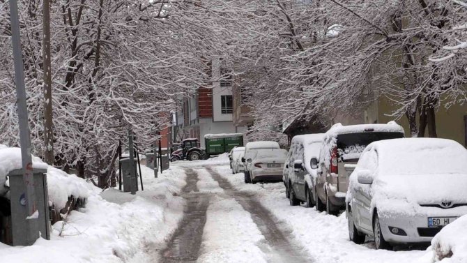 Muş’ta Kar Yağışı Nedeniyle 109 Köy Yolu Ulaşıma Kapandı