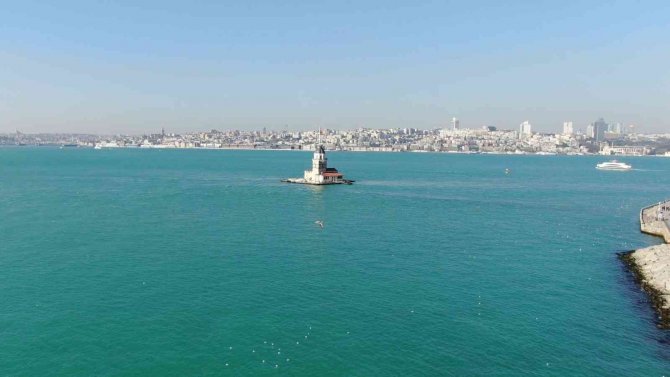 Kar Ve Fırtına Sonrası İ̇stanbul Boğazı Turkuaz Renge Büründü
