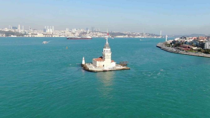 Kar Ve Fırtına Sonrası İ̇stanbul Boğazı Turkuaz Renge Büründü