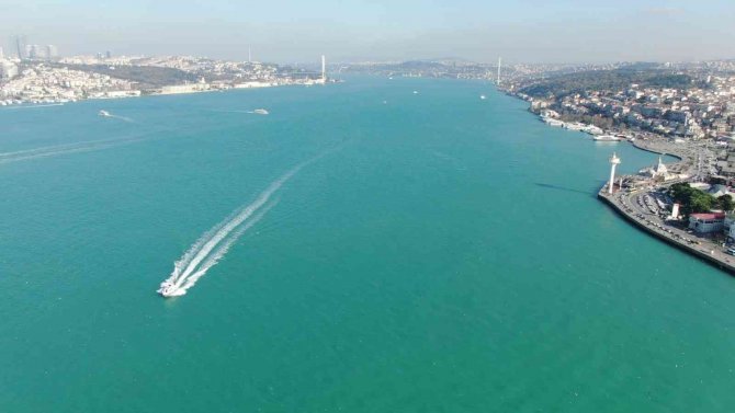 Kar Ve Fırtına Sonrası İ̇stanbul Boğazı Turkuaz Renge Büründü