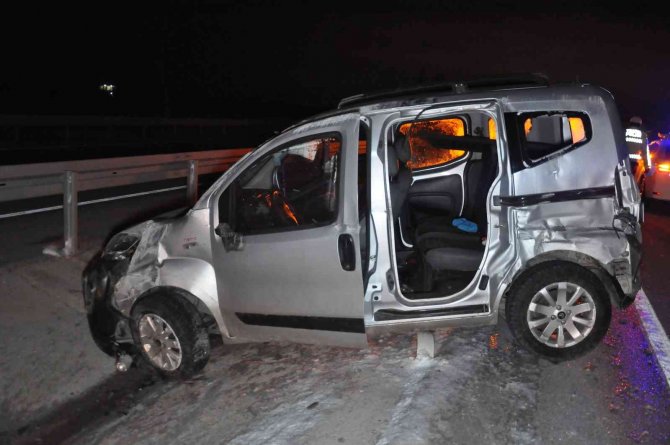 Karaman’da Yola Çıkan Kedi Kazaya Neden Oldu: 1 Ölü, 3 Yaralı